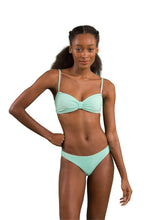 Carregar imagem no visualizador da galeria, Model Front: Rio De Sol Haut Top Malibu-Menta Bandeau-Duo