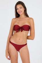 Carregar imagem no visualizador da galeria, Model Front: Rio De Sol Ensemble Set Shimmer-Divino Bandeau-Knot Nice-Fio