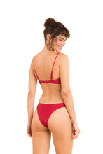 Carregar imagem no visualizador da galeria, Model Back: Rio De Sol Haut Top Shimmer-Divino Bandeau-Joy