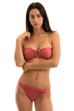 Carregar imagem no visualizador da galeria, Model Front: Rio De Sol Bas Bottom Kiwanda Madras Bandeau