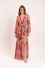 Carregar imagem no visualizador da galeria, Model Front: Rio De Sol Vêtement De Plage Sea-Bloom Long Dress Verona
