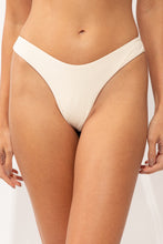 Carregar imagem no visualizador da galeria, Gallery: Rio De Sol Bas Bottom Malibu-Natural Nara