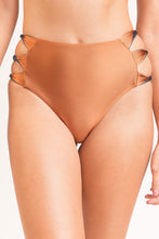 Carregar imagem no visualizador da galeria, Gallery: Rio De Sol Bas Bottom Nocciola High-Waist-Spin