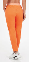 Carregar imagem no visualizador da galeria, Model Back: Alto Giro Fitness Bas Calca Jogging Up Co2 Recortes Laranja
