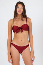 Carregar imagem no visualizador da galeria, Model Front: Rio De Sol Haut Top Shimmer-Divino Bandeau-Knot