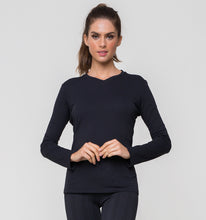 Carregar imagem no visualizador da galeria, Model Front: Uv Line Fitness Haut Sport Fit Preto Fem