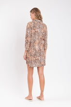 Carregar imagem no visualizador da galeria, Model Back: Rio De Sol Chemise Leopard Chemise