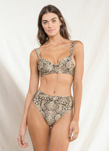Carregar imagem no visualizador da galeria, Model Front: Maaji Haut Top Bailey Joile Python