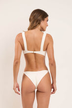 Carregar imagem no visualizador da galeria, Model Back: Rio De Sol Bas Bottom Sand-Chantilly Cheeky-Fixa