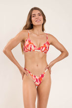 Carregar imagem no visualizador da galeria, Model Front: Rio De Sol Haut Top Mirage Paola