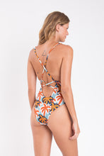Carregar imagem no visualizador da galeria, Model Back: Rio De Sol Une Pièce Kauai Sunny