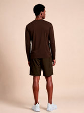 Carregar imagem no visualizador da galeria, Model Back: Uv Line T-Shirt Longsleeve New Fit Textura Masc Brown Upf50+