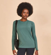 Carregar imagem no visualizador da galeria, Gallery: Uv Line T-Shirt Longsleeve Fem New Fit Textura Verde Jade Upf50+