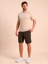 Carregar imagem no visualizador da galeria, Model Front: Uv Line Bermuda / Short Pour Homme Shorts New Fit Masc Brown Upf50+