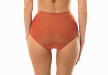 Carregar imagem no visualizador da galeria, Model Back: Rio De Sol Bas Calcinha Radiante Canela Hot Pant