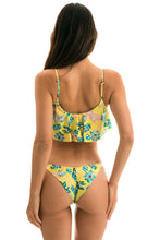 Carregar imagem no visualizador da galeria, Model Back: Rio De Sol Haut Top Florescer Babado