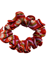 Carregar imagem no visualizador da galeria, Product Front: Rio De Sol Chouchou Floral-Scales Scrunchie