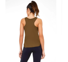 Carregar imagem no visualizador da galeria, Model Back: Alto Giro Fitness Haut Regata Skin Fit Inspiracional Verde Olive