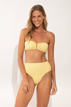 Carregar imagem no visualizador da galeria, Model Front: Rio De Sol Bas Bottom Drift-Butterglow Hotpants