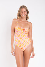Carregar imagem no visualizador da galeria, Model Front: Rio De Sol Une Pièce Dreamy Julia