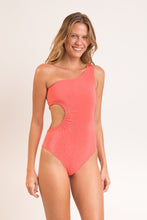 Carregar imagem no visualizador da galeria, Model Front: Rio De Sol Une Pièce Malibu-Nina Maeve