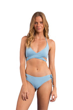 Carregar imagem no visualizador da galeria, Model Front: Rio De Sol Haut Top Dots-Sky Kate