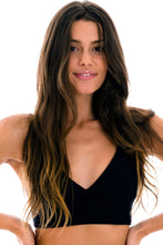 Carregar imagem no visualizador da galeria, Gallery: Rio De Sol Haut Top Cotele-Preto Tri-Tank