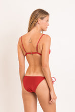 Carregar imagem no visualizador da galeria, Model Back: Rio De Sol Haut Top Shimmer-Liquor Tri-Fixo