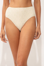 Carregar imagem no visualizador da galeria, Gallery: Rio De Sol Bas Bottom Brisa-Offwhite Hotpants