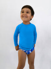 Carregar imagem no visualizador da galeria, Model Front: Rio De Sol T-Shirt Jacinto Rash-Guard Kids