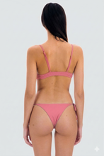 Carregar imagem no visualizador da galeria, Model Back: Rio De Sol Haut Top Confetti Mila