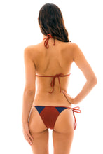 Carregar imagem no visualizador da galeria, Model Back: Rio De Sol Bas Bottom Liquor Recorte Tri