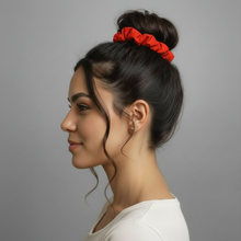 Carregar imagem no visualizador da galeria, Image 03: Rio De Sol Chouchou Rouge Scrunchie