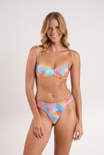 Carregar imagem no visualizador da galeria, Model Front: Rio De Sol Haut Top Cloud Kelli