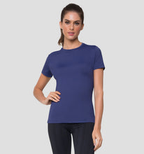 Carregar imagem no visualizador da galeria, Model Back: Uv Line Fitness Haut T-Shirt Uvpro Fem Navy Blue Upf50+