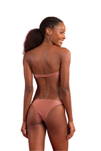 Carregar imagem no visualizador da galeria, Model Back: Rio De Sol Haut Top Shimmer-Copper Bandeau-Joy