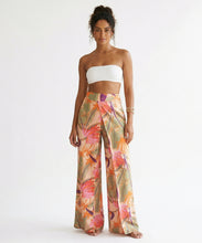 Carregar imagem no visualizador da galeria, Model Front: Rio De Sol Pantalon De Plage Oasis Wide Pants