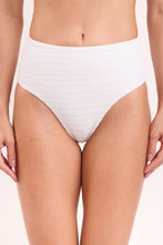 Carregar imagem no visualizador da galeria, Gallery: Rio De Sol Bas Bottom Memphis-White Hotpants