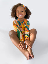 Carregar imagem no visualizador da galeria, Model Front: Rio De Sol T-Shirt El-Arco Rash-Guard Kids