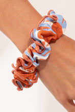 Carregar imagem no visualizador da galeria, Image 04: Rio De Sol Chouchou Olyra Scrunchie