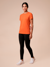 Carregar imagem no visualizador da galeria, Model Front: Uv Line Haut De Plage T-Shirt Uvpro Fem Pitanga Upf50+