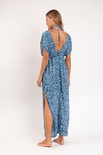 Carregar imagem no visualizador da galeria, Model Back: Rio De Sol Vêtement De Plage Chuva Long Dress Soleil