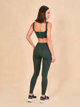 Carregar imagem no visualizador da galeria, Model Back: Uv Line Fitness Bas Legging Fit Aspen Green Cactus Upf50+