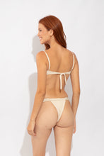Carregar imagem no visualizador da galeria, Model Back: Rio De Sol Haut Top Solar-Off Juliette