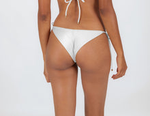 Carregar imagem no visualizador da galeria, Image 06: Rio De Sol Bas Bottom Shimmer-White Cheeky-Rope