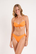 Carregar imagem no visualizador da galeria, Model Front: Rio De Sol Haut Top Bio-Laranjada Corine