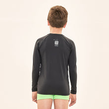 Carregar imagem no visualizador da galeria, Model Back: Uv Line T-Shirt Acqua Qr Code Preto Upf50+