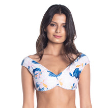 Carregar imagem no visualizador da galeria, Model Front: Saha Haut Top Aurora Floral Sweetness