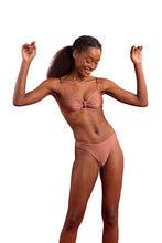 Carregar imagem no visualizador da galeria, Image 04: Rio De Sol Ensemble Set Shimmer-Copper Bandeau-Joy Nice-Fio
