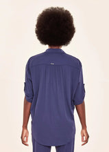 Carregar imagem no visualizador da galeria, Model Back: Uv Line Chemise Shirt Copa Navy Blue Upf50+